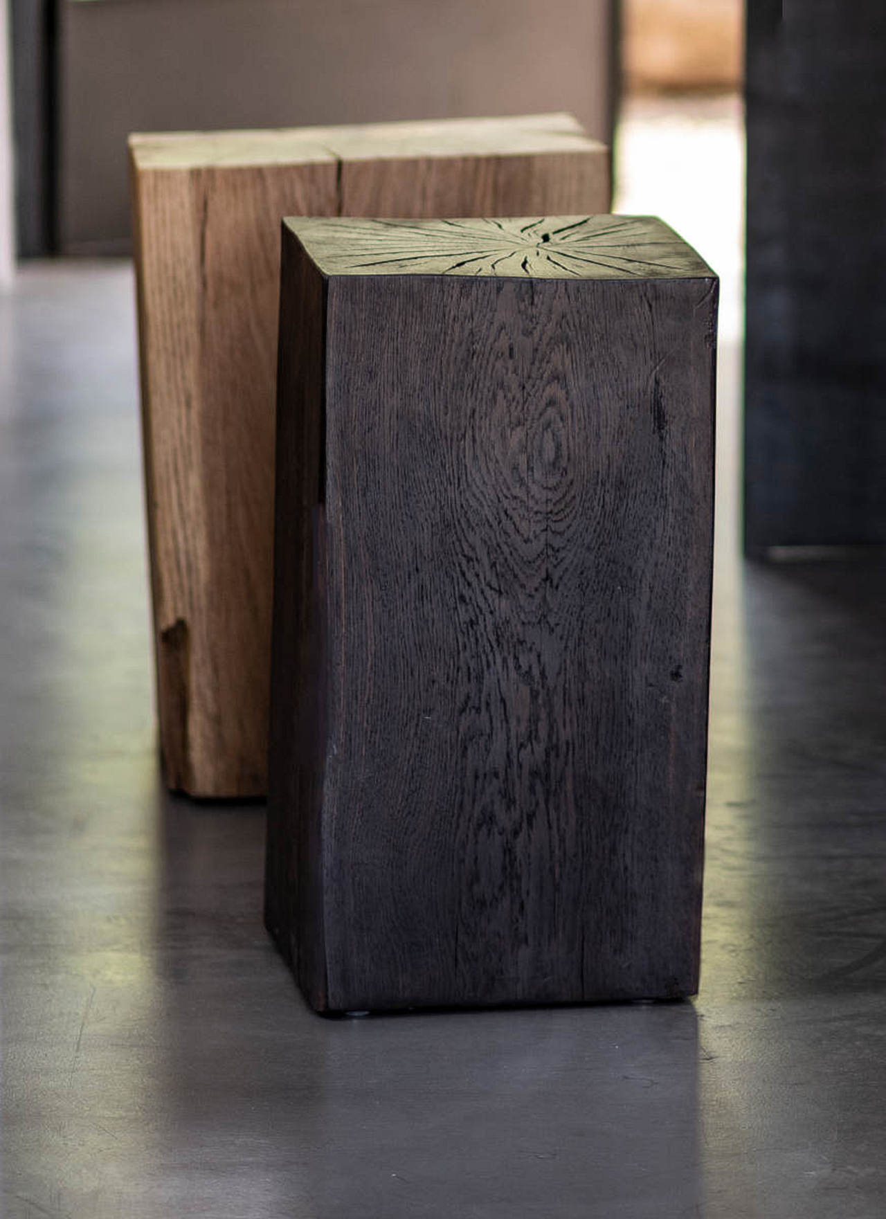 GEFLAMMTER HOLZKLOTZ