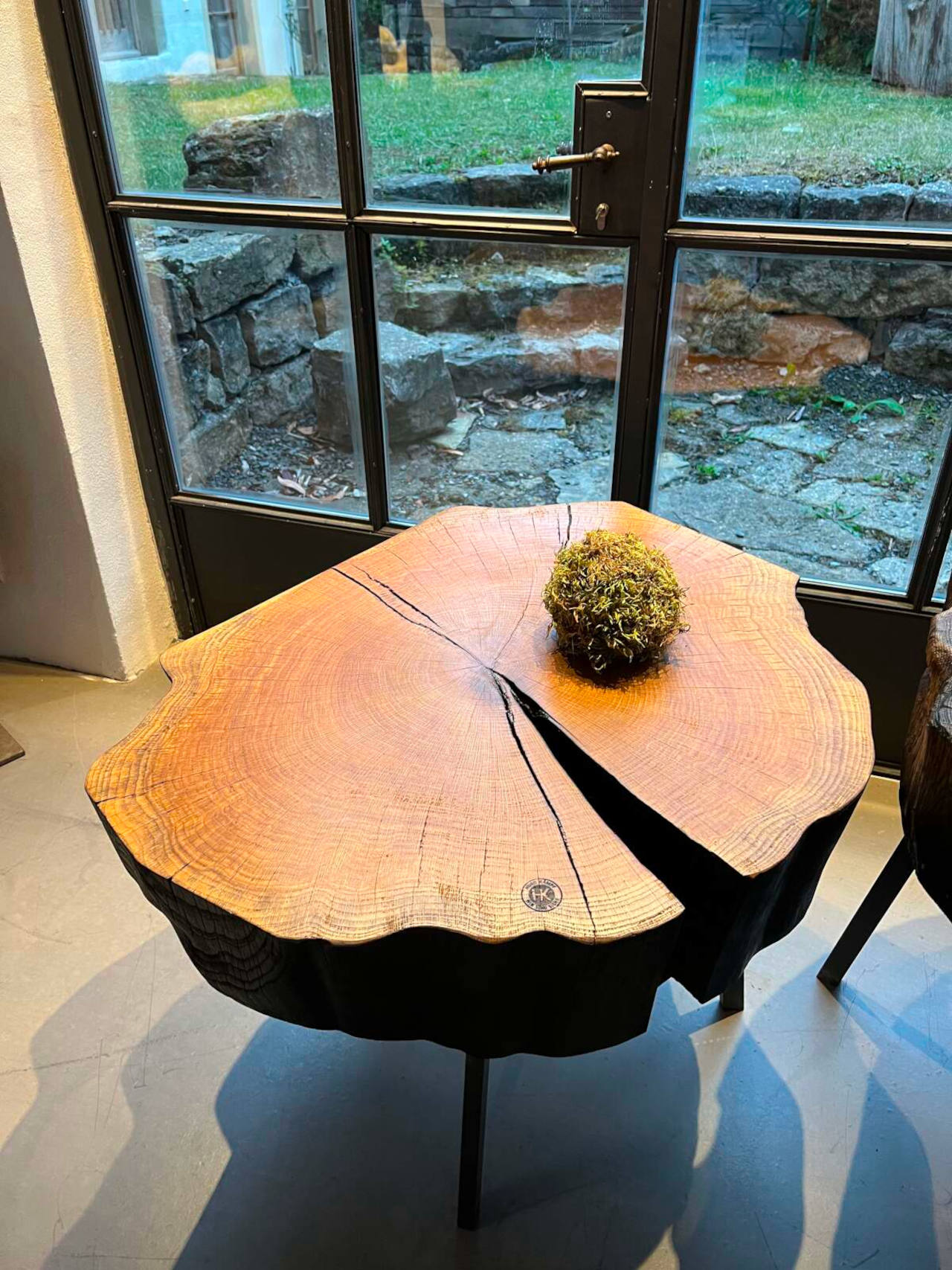 Baumscheibentisch natur belassen