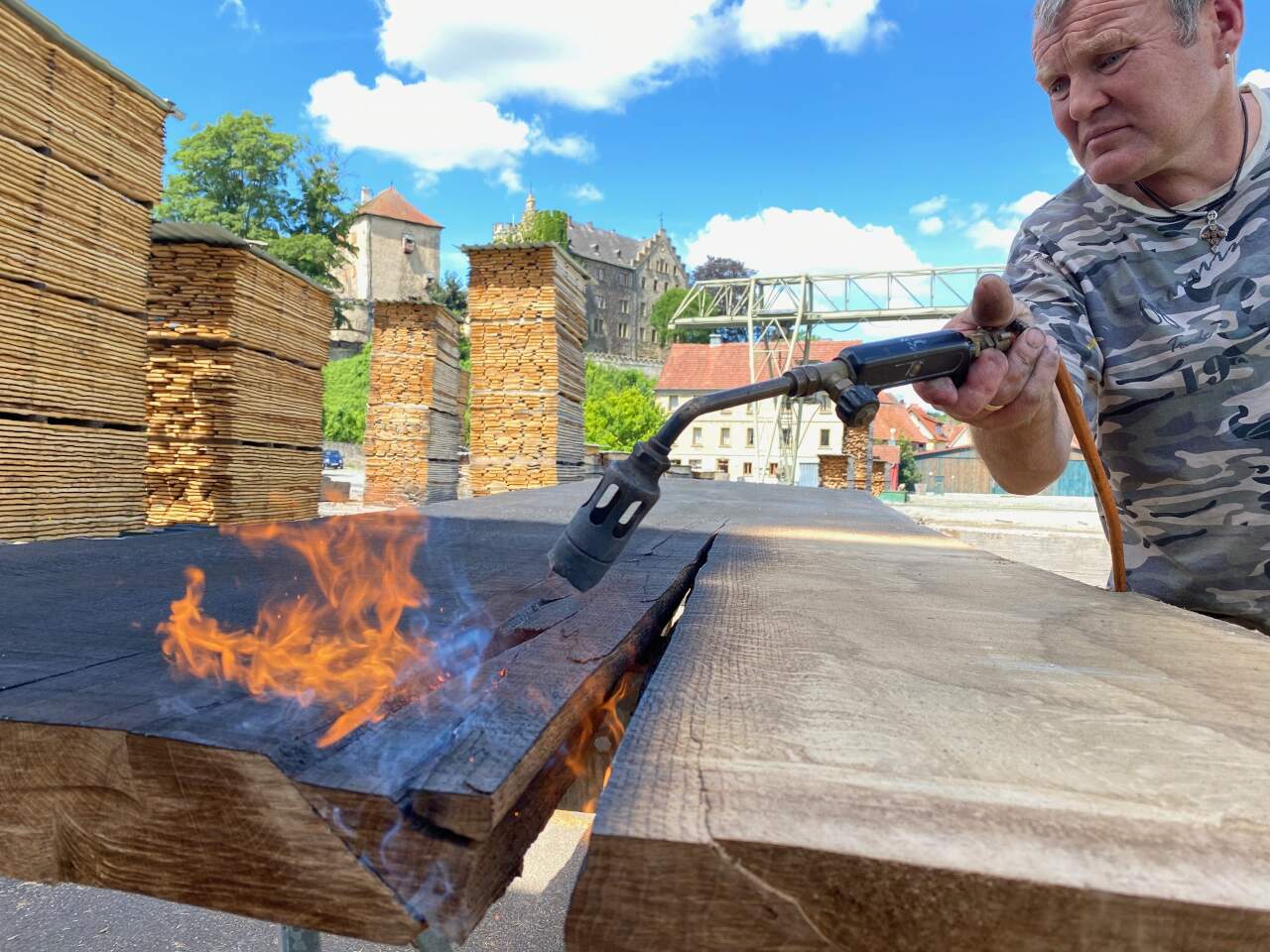 Eiche Tischplatte wird Geflammt