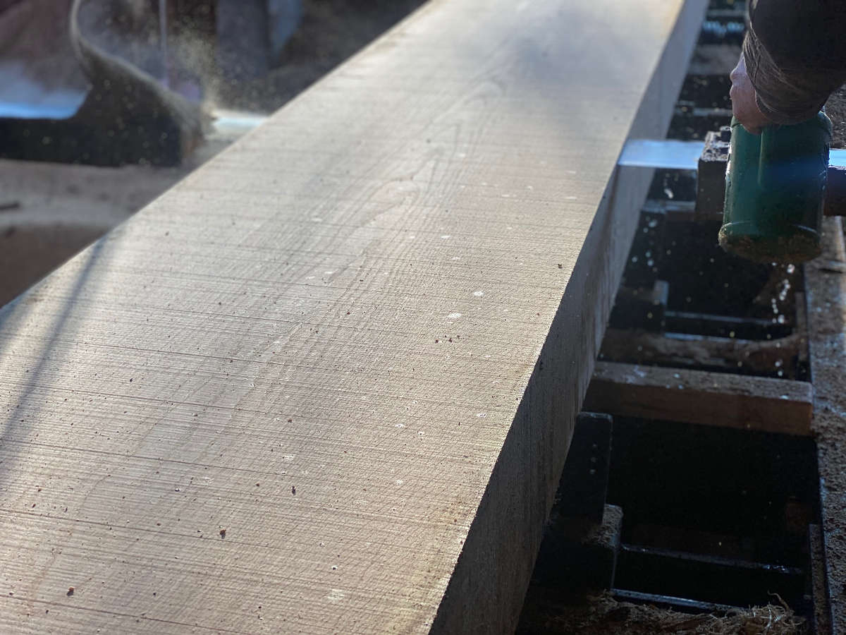 Sawed veneer production