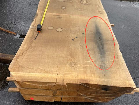 Verfaerbung durch Metallstuecken