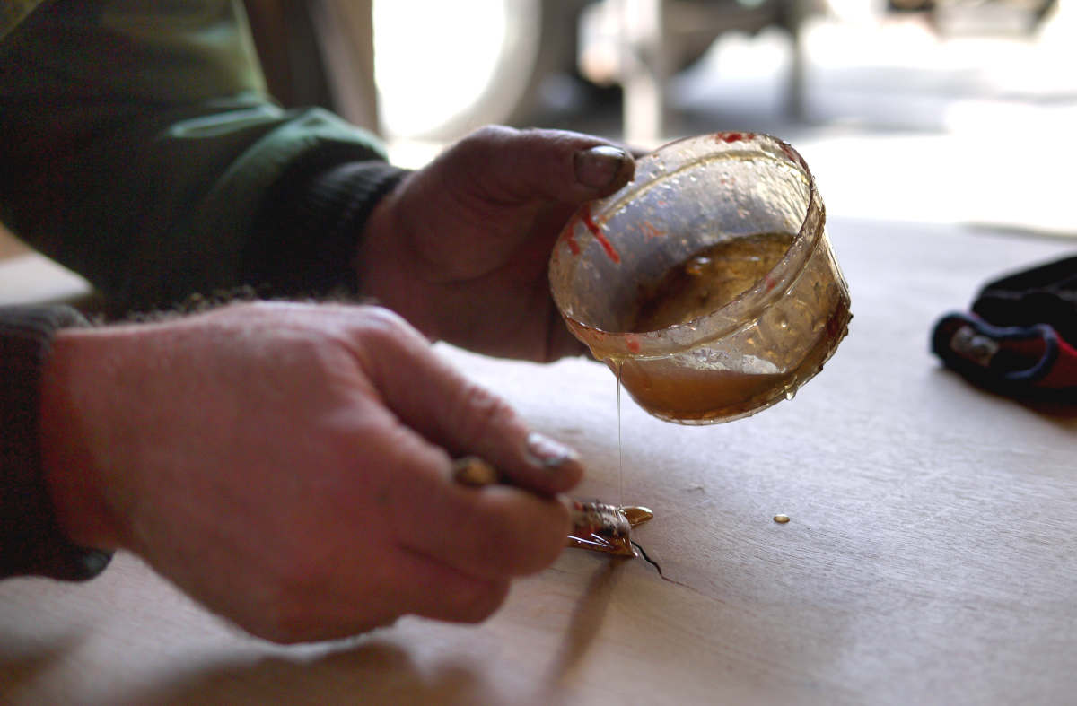 Filling table top cracks